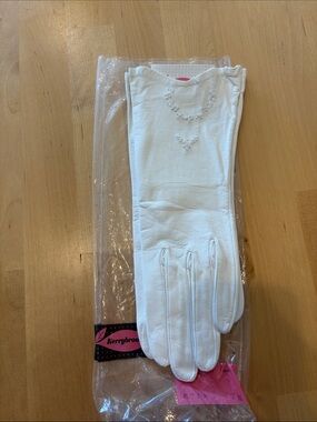 Vintage new in package White Leather Gloves with Embroidered Detail